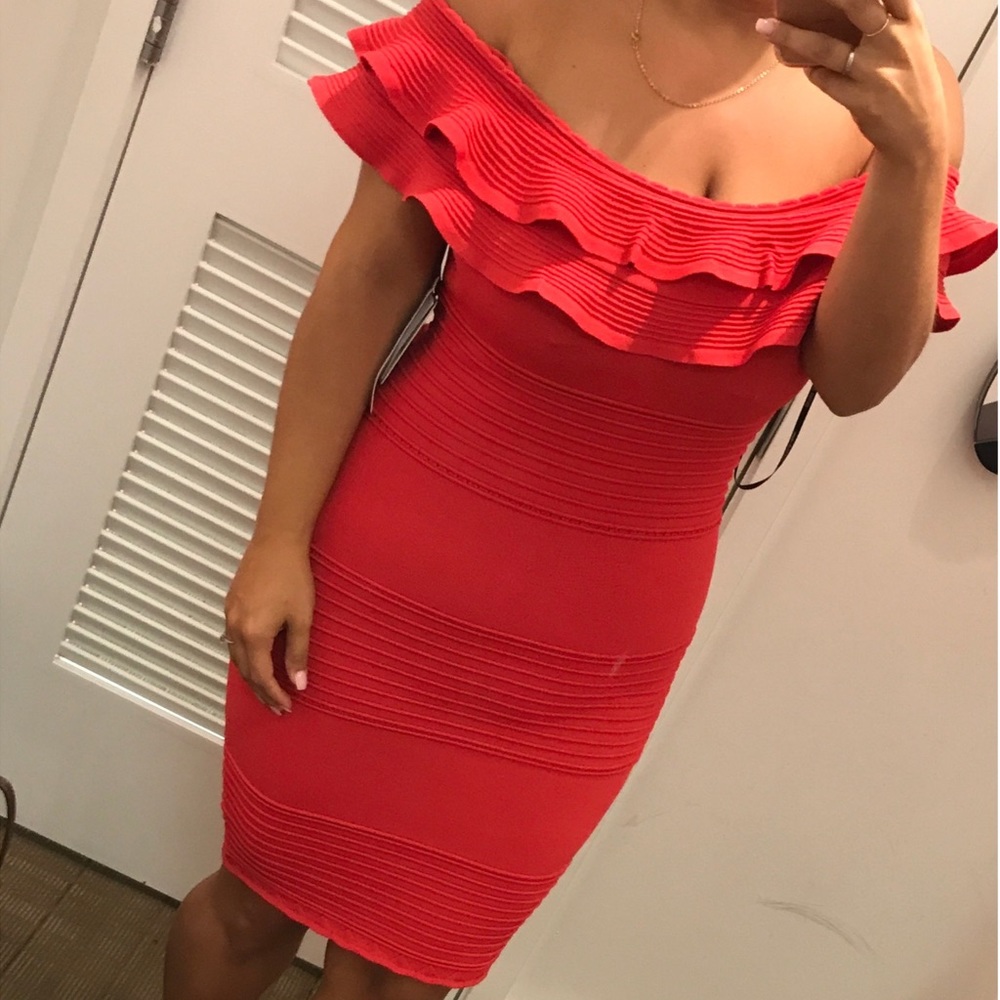 GUESS Off the Shoulder Casual Dress